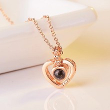 Кулон-Подвеска в Форме Сердечка на Цепочке Heart I love You с Гравировкой и Проекцией Фразы «Я Люблю Тебя» UTM на 100 Языках мира ХИТ цвет Золото + Подарочная Упаковка